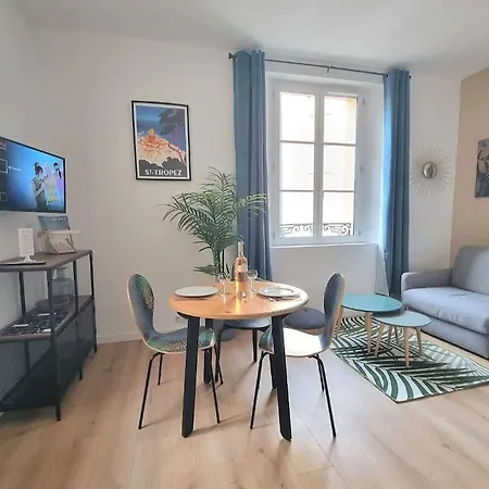 Apartment Chic - Climatise - 2 Pas Du Port - Place Aux Herbes *