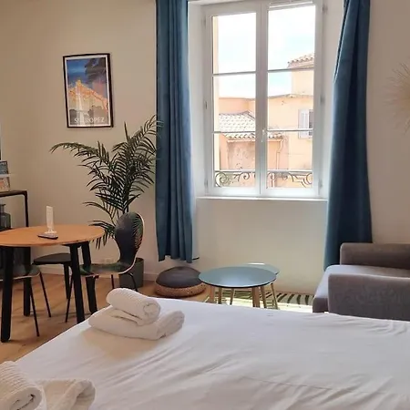 Chic - Climatise - 2 Pas Du Port - Place Aux Herbes Apartment *